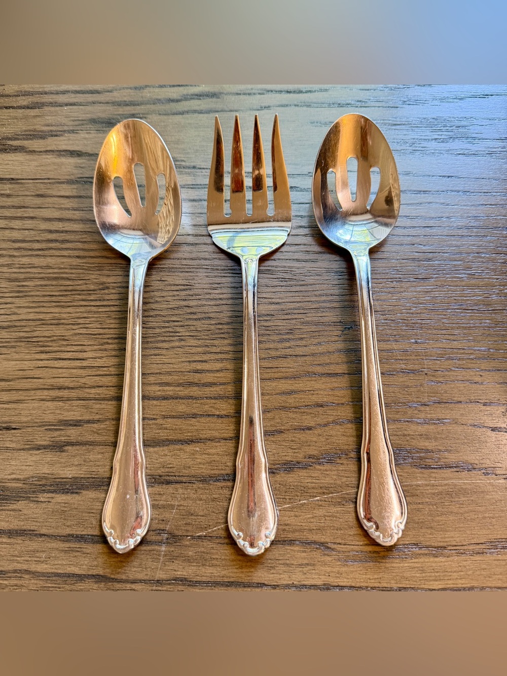 Hampton Silversmiths SHELBY Stainless Flatware Serving Spoons And Meat Fork‎ Set